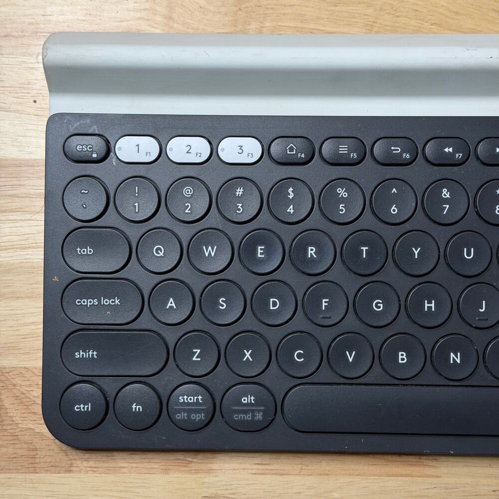 Logitech K780 Multi Device Wireless Keyboard - Picture 2 of 10